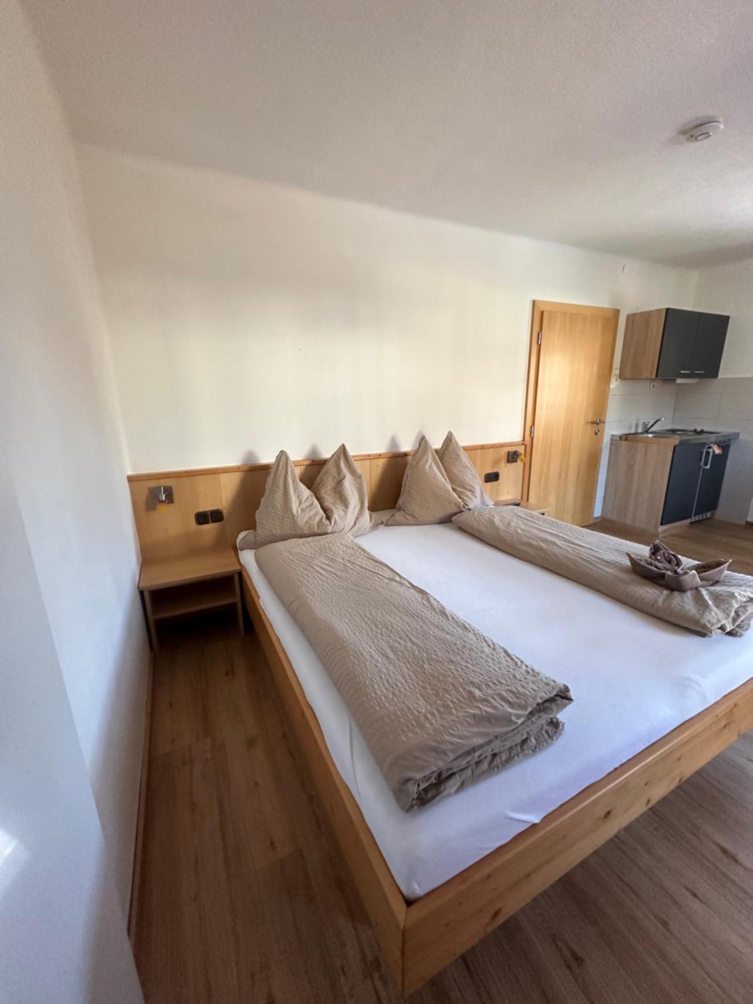 Fruehstueckspension Alpenrose Bed & Breakfast Iselsberg Exterior photo