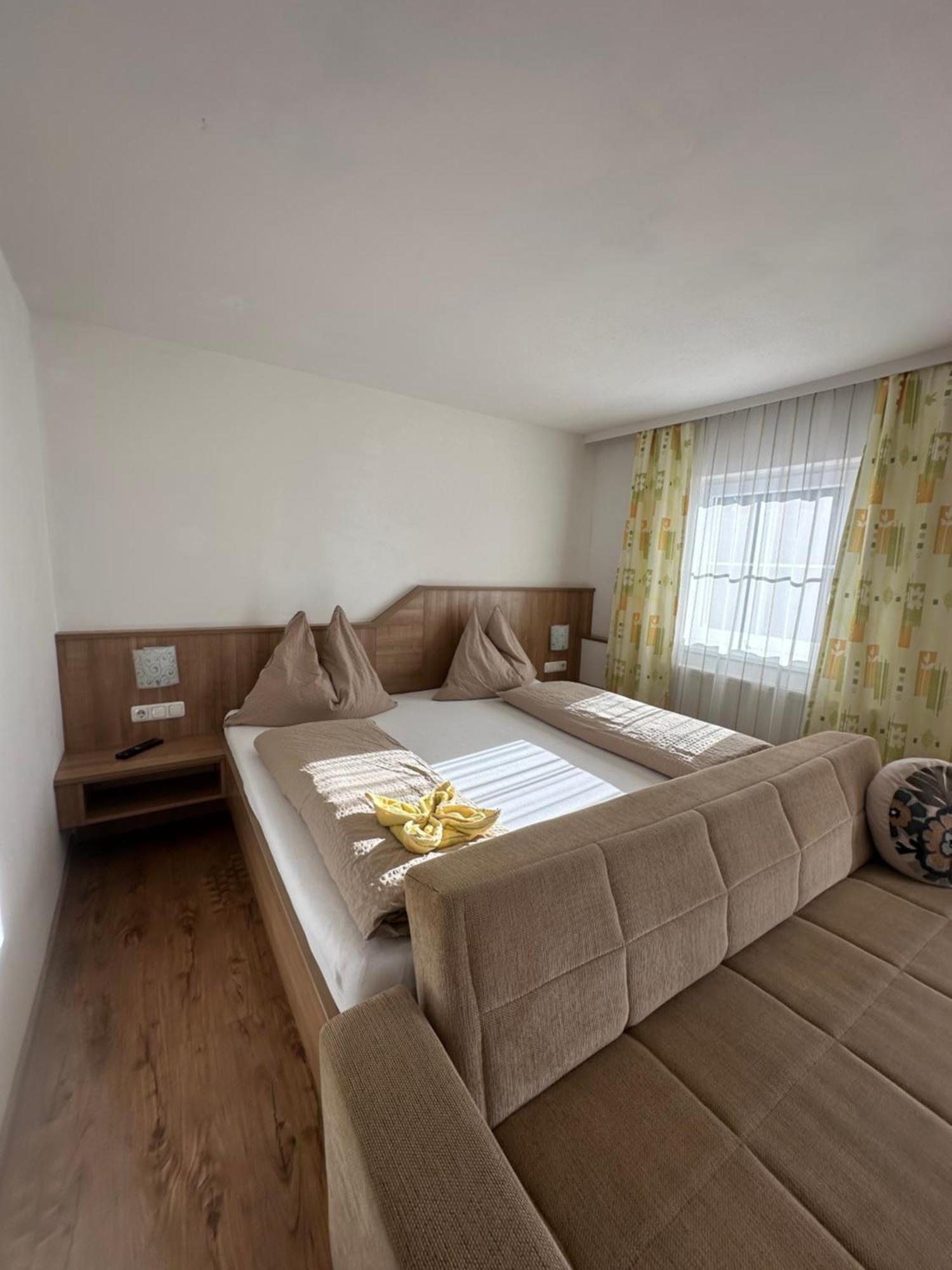 Fruehstueckspension Alpenrose Bed & Breakfast Iselsberg Exterior photo