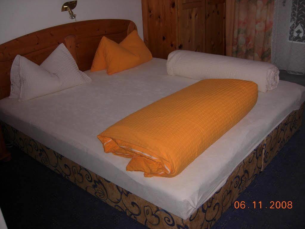 Fruehstueckspension Alpenrose Bed & Breakfast Iselsberg Exterior photo